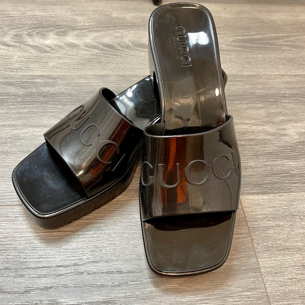 Gucci sandals (black) size 7